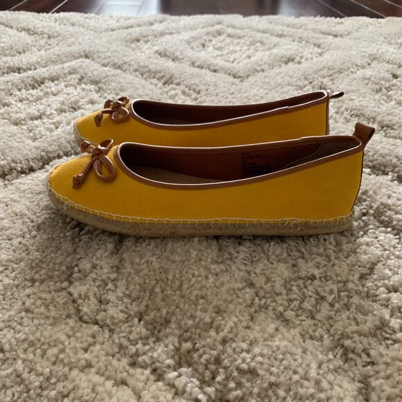 G.H. Bass & Co Tweedy Yellow Espadrille/Flats Size 7.5 (NWT) - Picture 2 of 7